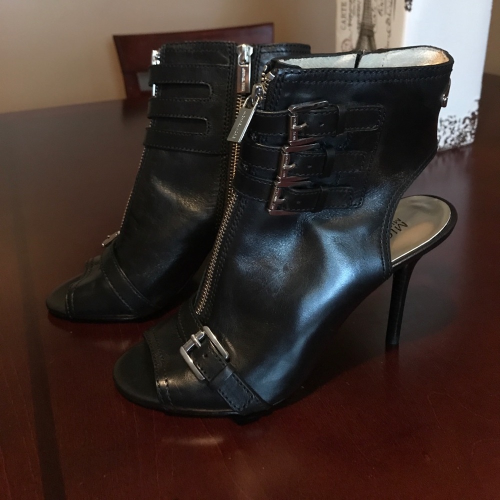 Authentic Michael Kors peep toe bootie