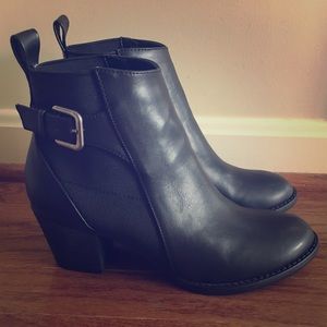 AMERICAN EAGLE Ankle Booties