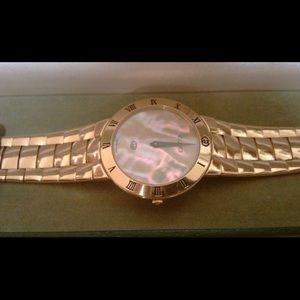 Vintage Gucci Watch ( mother pearl )