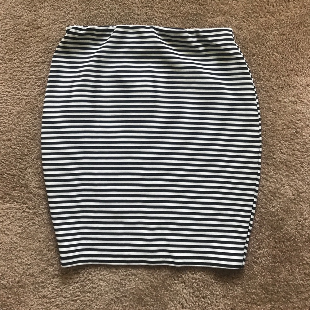 Stripped Pencil Skirt