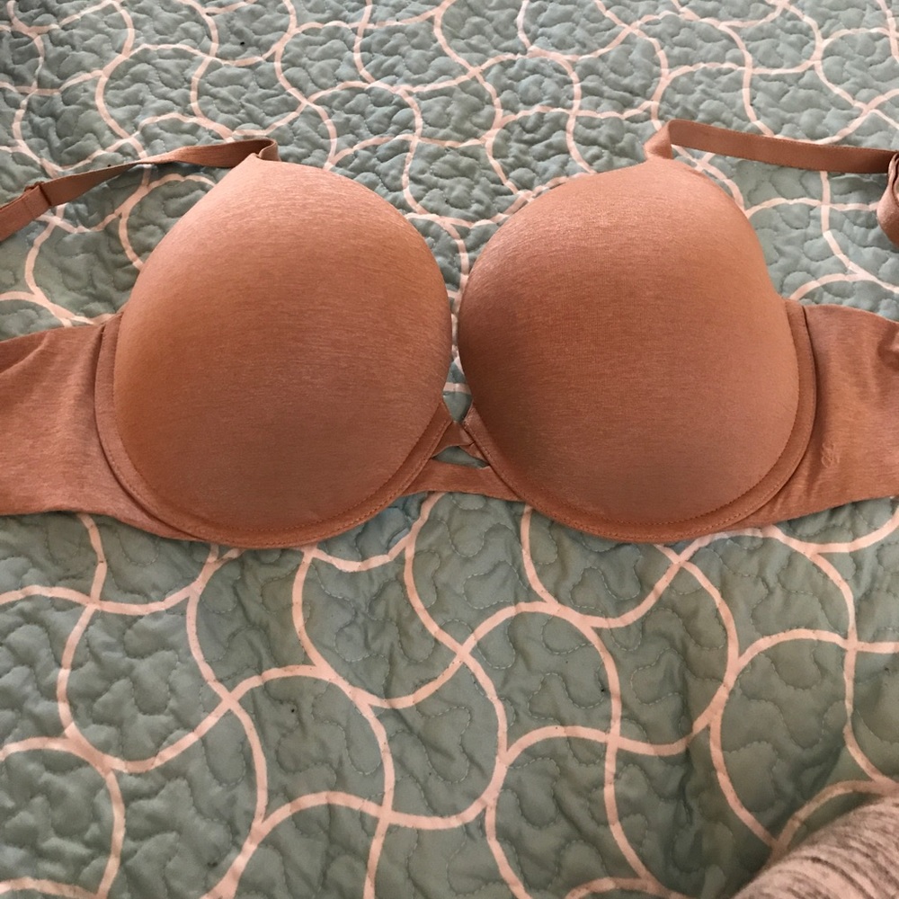 Victoria Secret 34DDD bra. Like new.