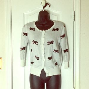 Cute button down bow print cardi