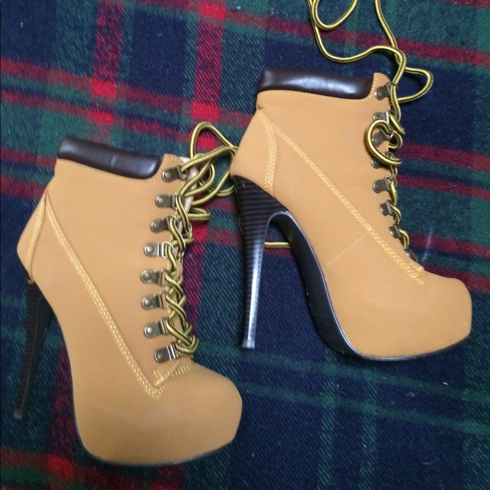 🦋BRAND NEW BOOTS🦋