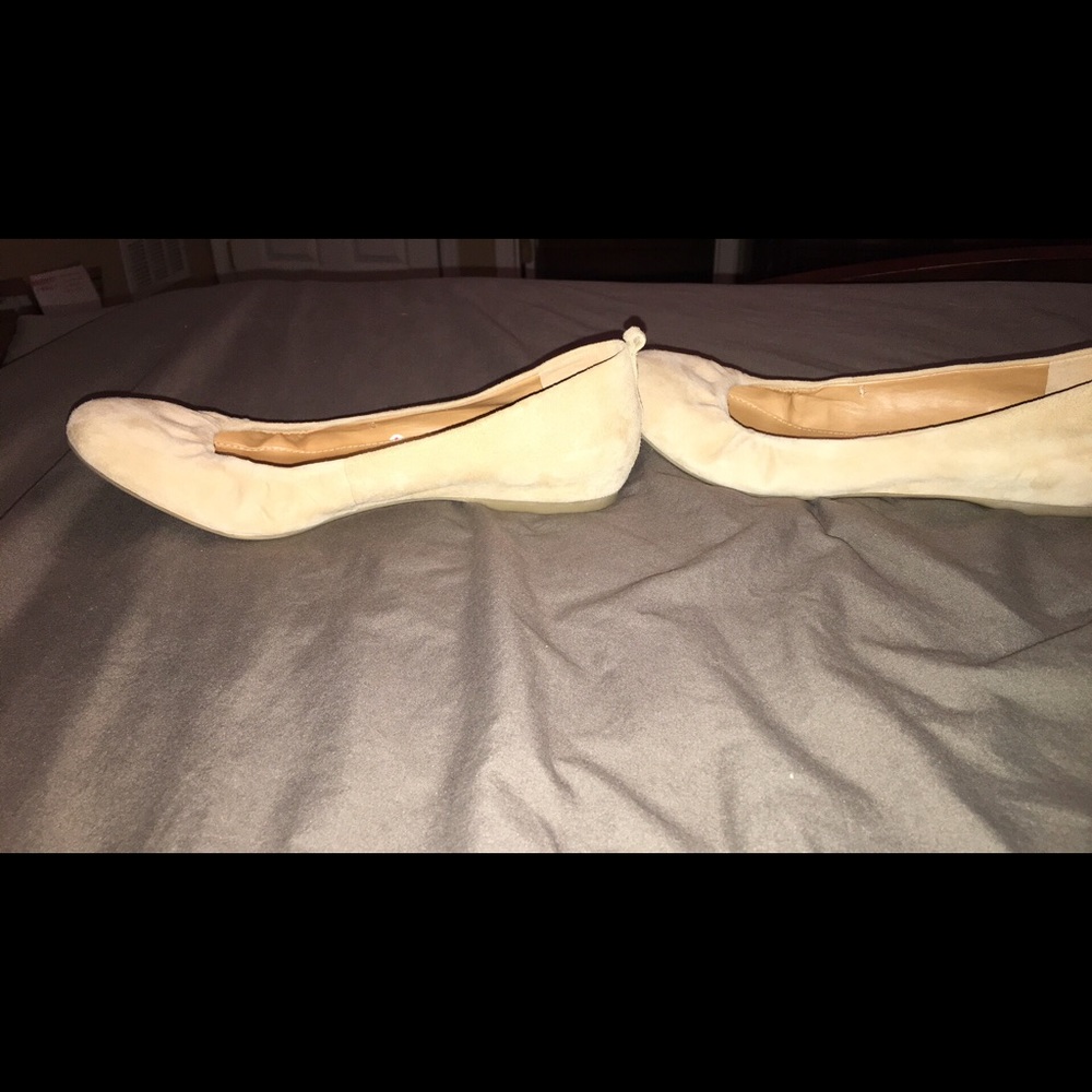 Ladies size 8 1/2 tan suede Audrey Brooke flats.