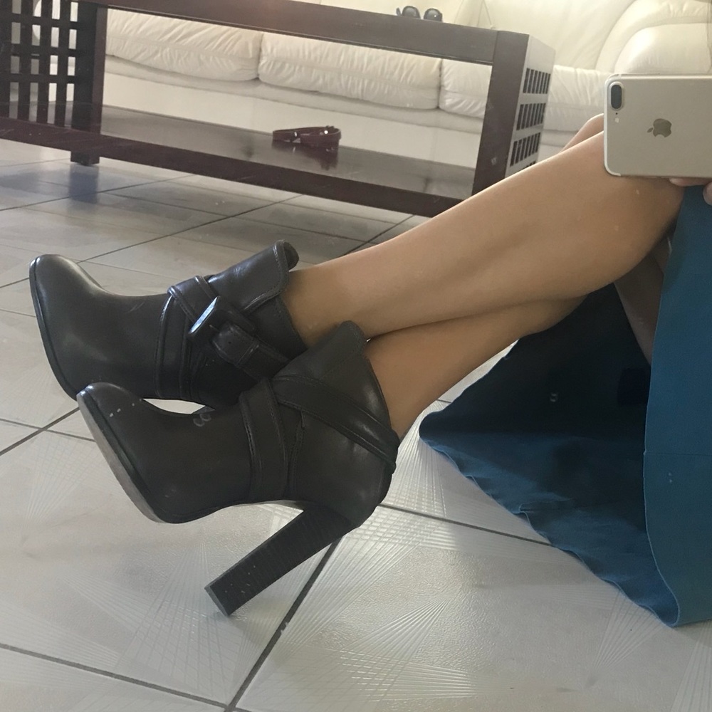 Max Studio Brown Leather Booties