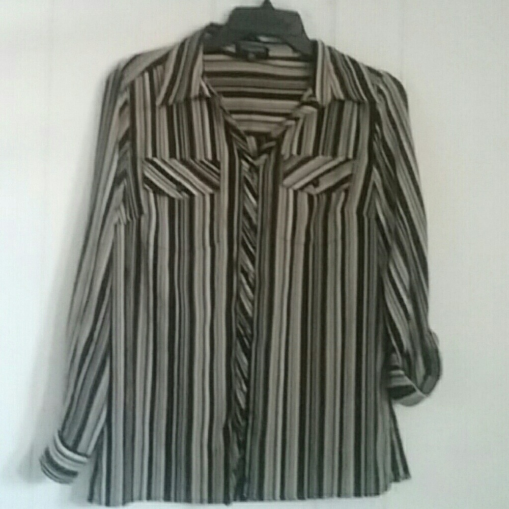 Woman's dress shirt NWOT!