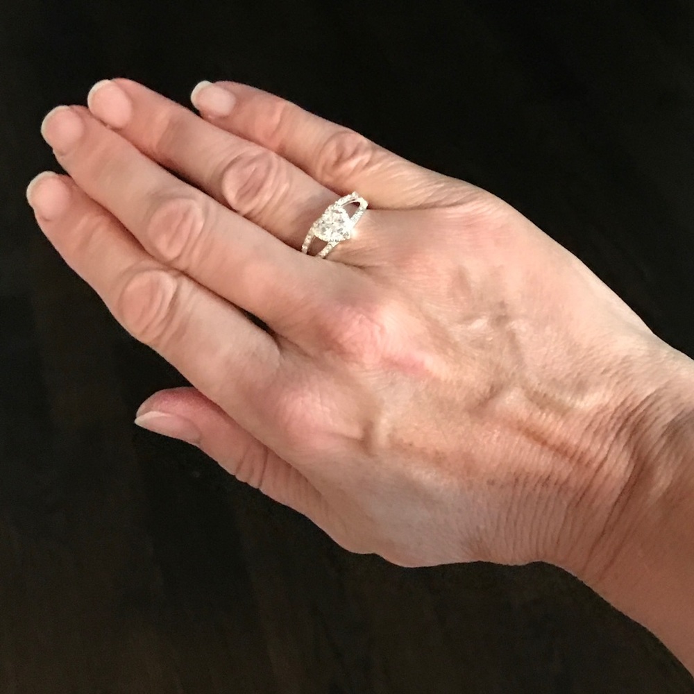 NWOT Silver Crystal Heart Fashion Ring - Picture 3 of 4