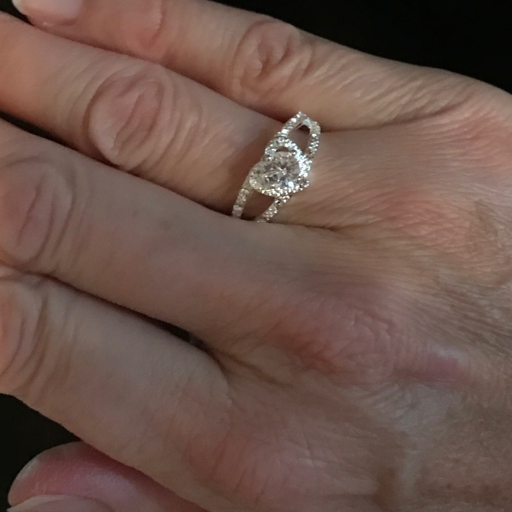 NWOT Silver Crystal Heart Fashion Ring - Picture 4 of 4