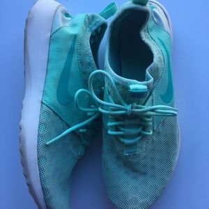 Nike Women’s Flyknit Tennis Shoes • size 8.5