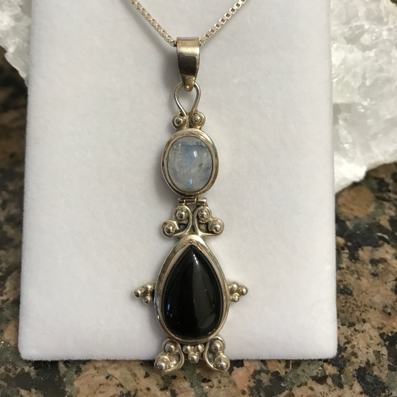 STERLING SILVER RAINBOW MOONSTONE & ONYX PENDANT - Picture 4 of 5