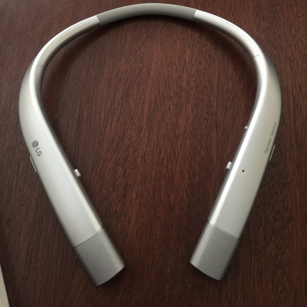 LG HBS 920 Bluetooth set BRAND NEW never used!!!