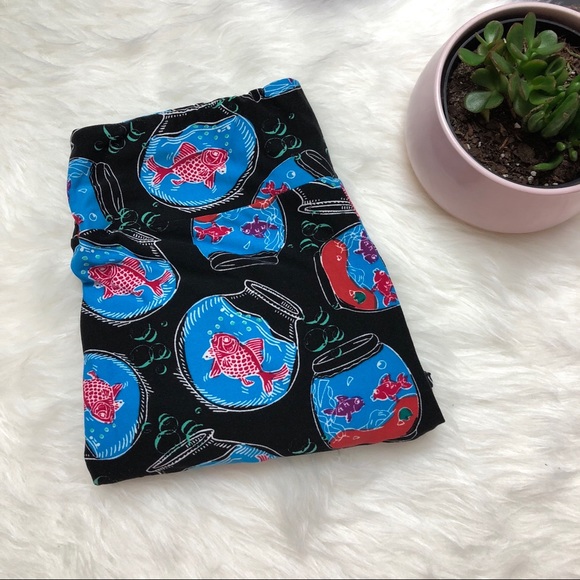 LuLaRoe Pants - LULAROE Fish Bowl Print TC Leggings