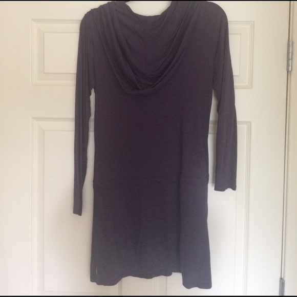 Purple t-shirt dress with hood - Picture 2 of 3