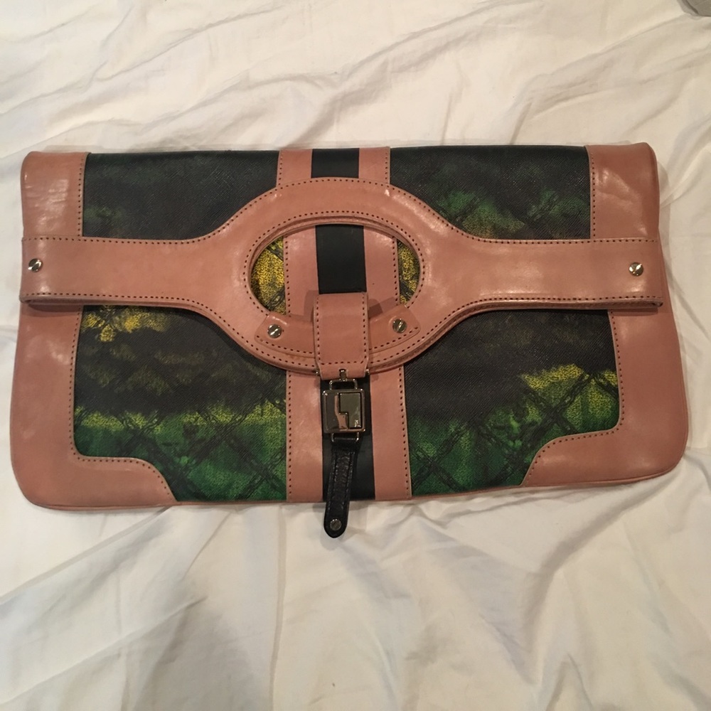 Lamb clutch