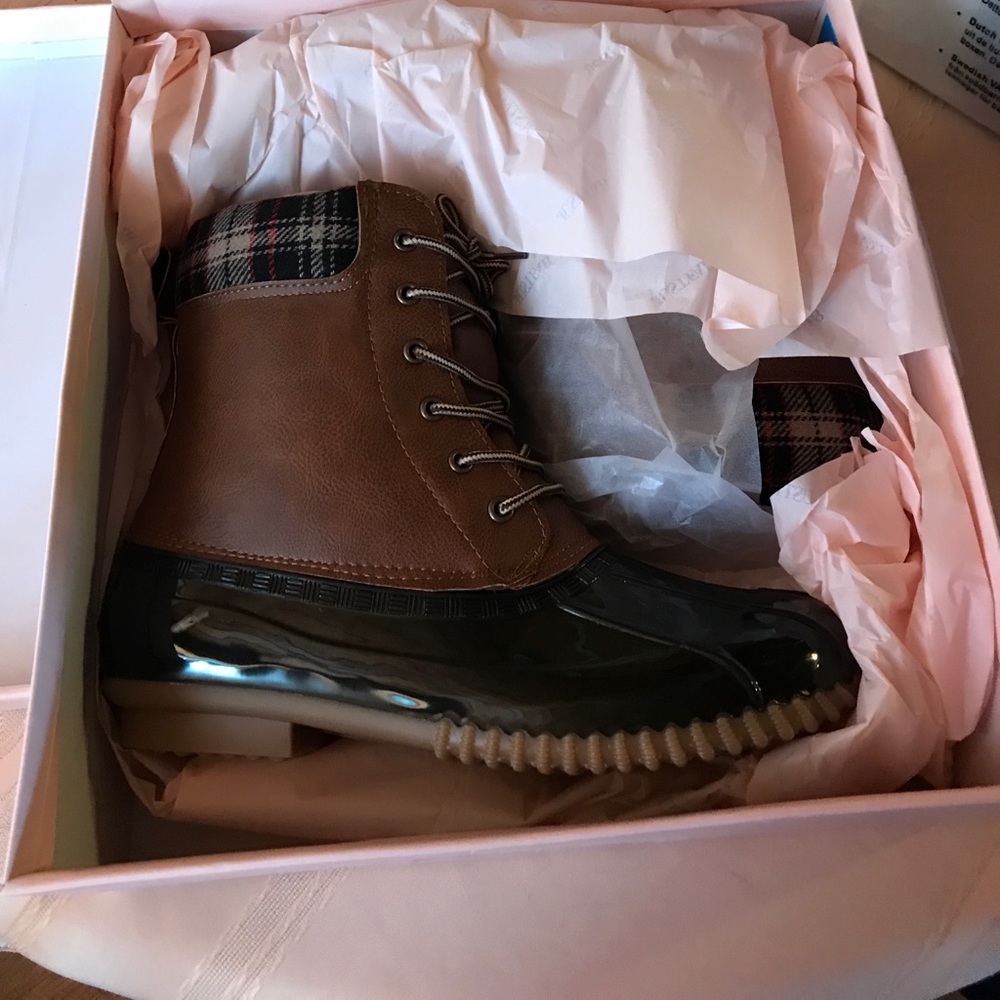 Flat Boots