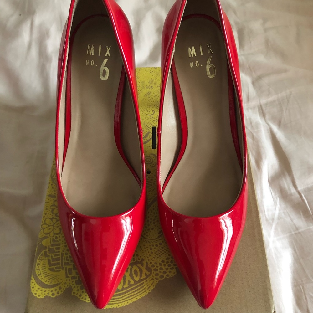 Mix No. 6 Dignity Pumps in Red