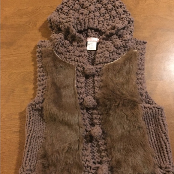 Romeo & Juliet Couture Jackets & Blazers - Romeo&Juliet Couture knitvest fur trim