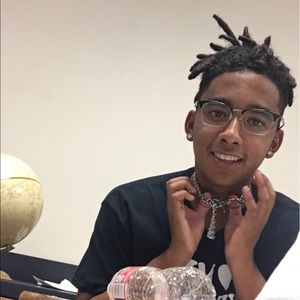 Meet your Posher, Devin