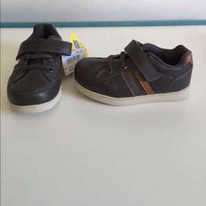 BNWT toddler boys shoes!