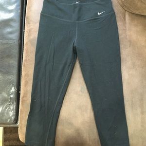 Nike dry fit Capri leggings