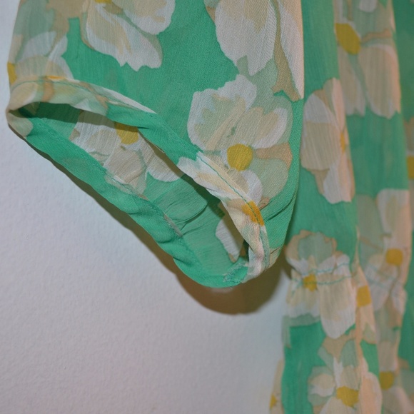 Old Navy Sheer Peplum 3/4 sleeve blouse - Picture 3 of 4