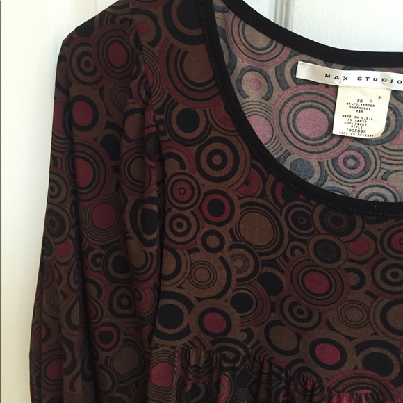 Max studio geometric black maroon dress. - Picture 2 of 5