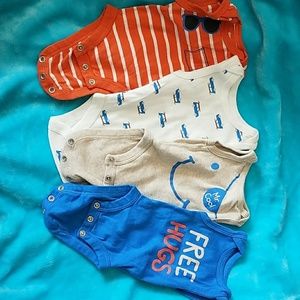 Newborn sleeveless onesies