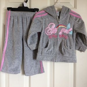 Two piece sweatshirt & sweat pant outfit