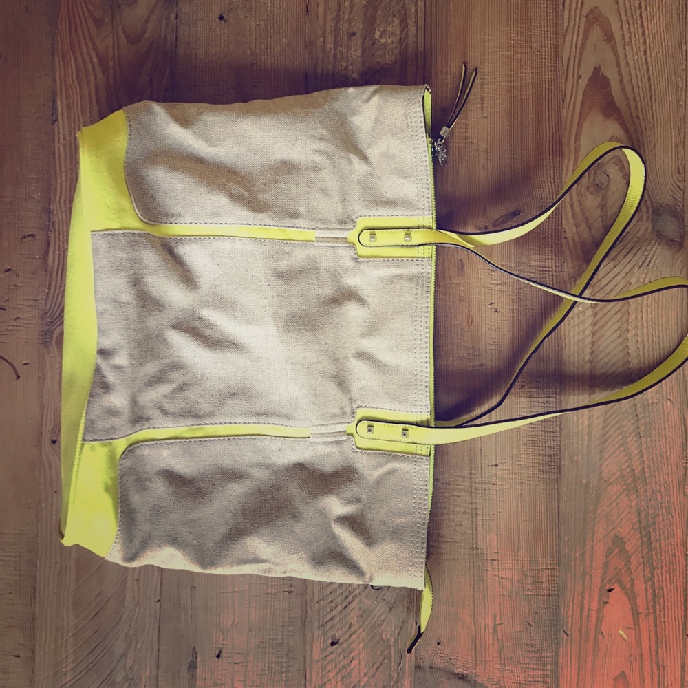 Stella & Dot Hello sunshine purse- great condition