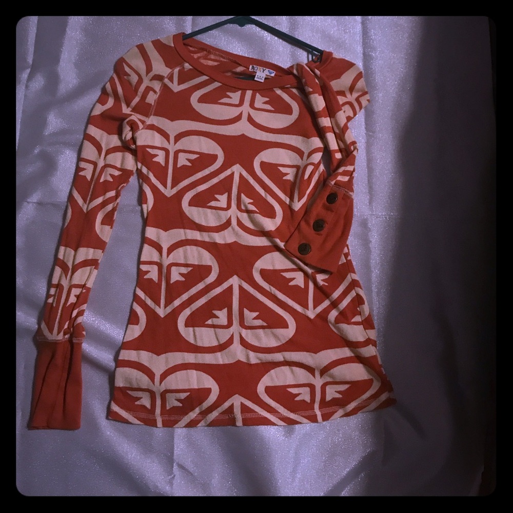 Super cute fall shirt, with button sleeves!