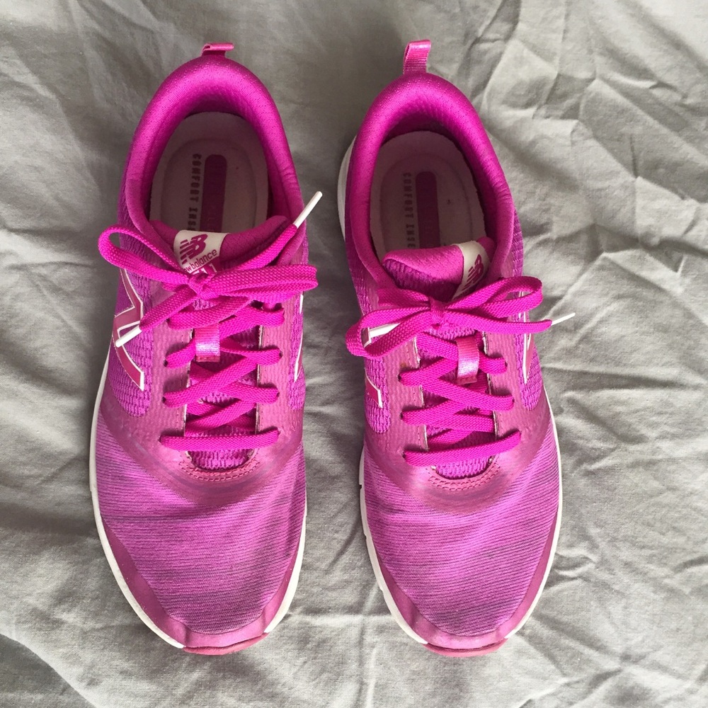 Preloved Pink New Balance trainers 711