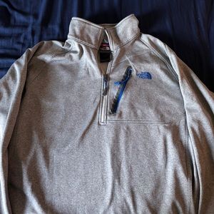 North Face Quarter-zip-Size L