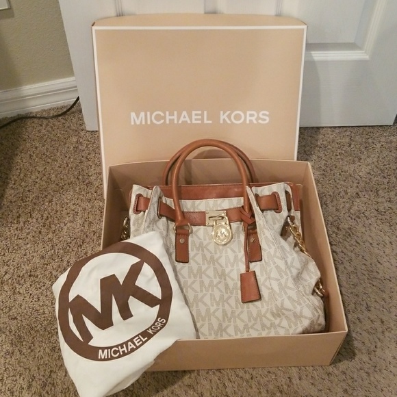 Michael Kors Handbags - 🛍️HP🛍️ Large Hamilton Vanilla Monogram Tote Used