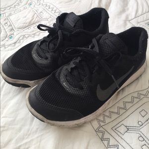 N i k e • Flex running shoes