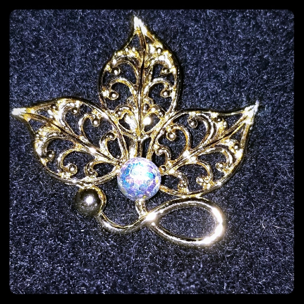 Vintage Gold tone AB pin