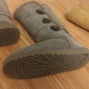 Grey Uggs with button size 7