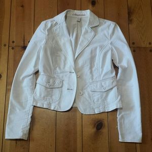 White cotton blazer with cream stitching