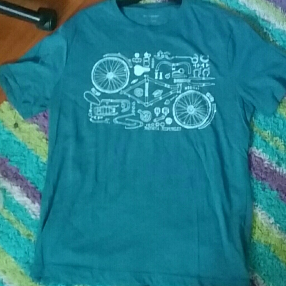 NWOT. Banana Republic NWOT men's T shirt
