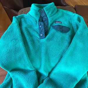 Girls Patagonia better sweater in emerald green