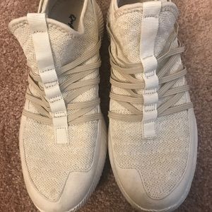 Fashion Tennis Shoes.