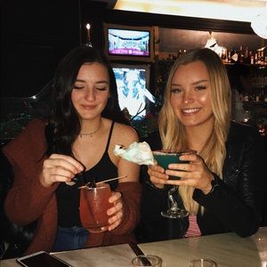 Meet your Posher, Maxine