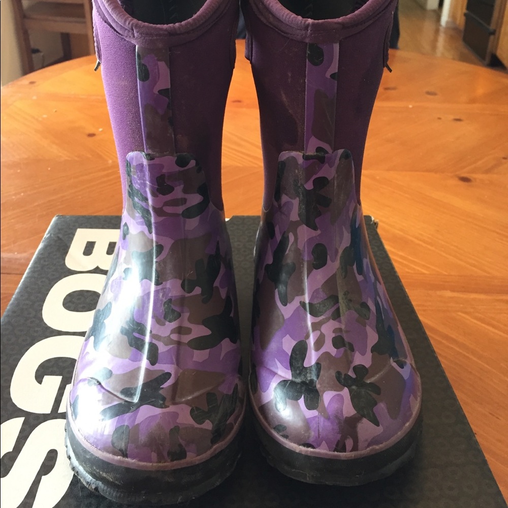 Size 1 Purple Camo Bogs