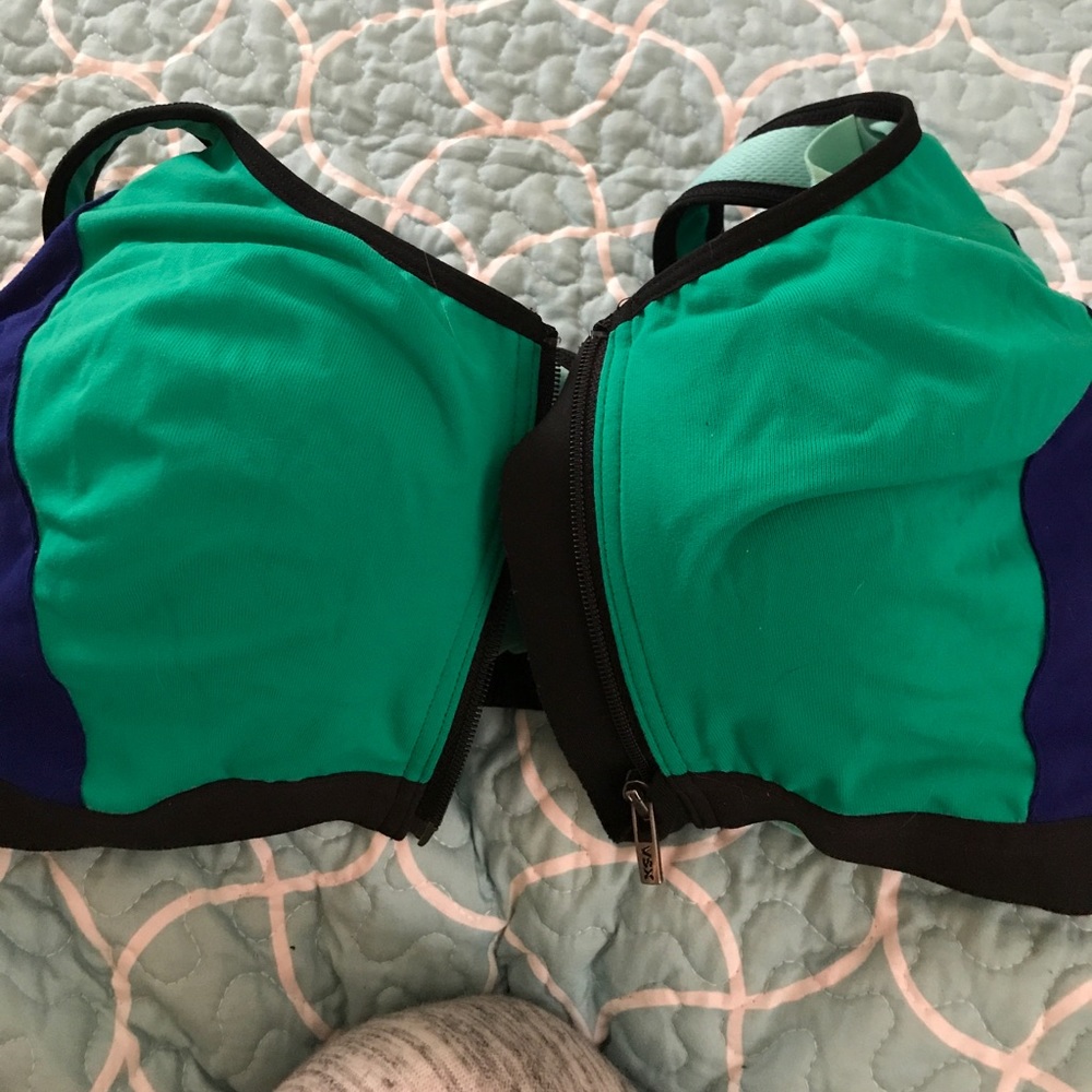 Victoria Secret 36DD sports bra