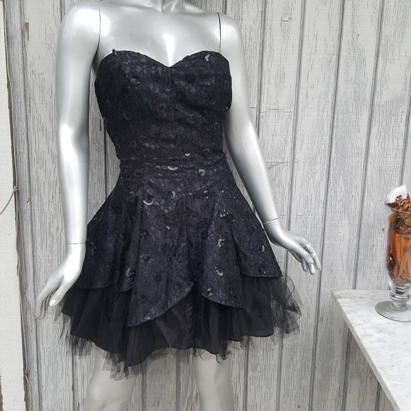 Dresses & Skirts - Sexy cute party dress 80s vibes