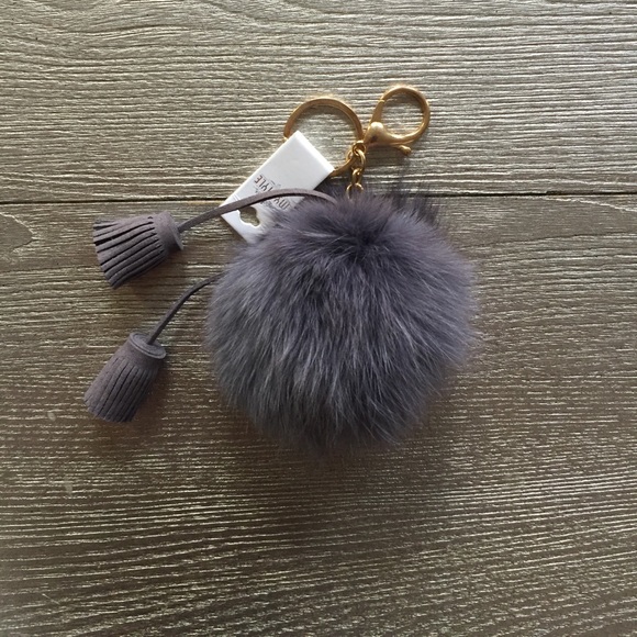 elleceesboutique Accessories - Vegan Fur Puff Keychain