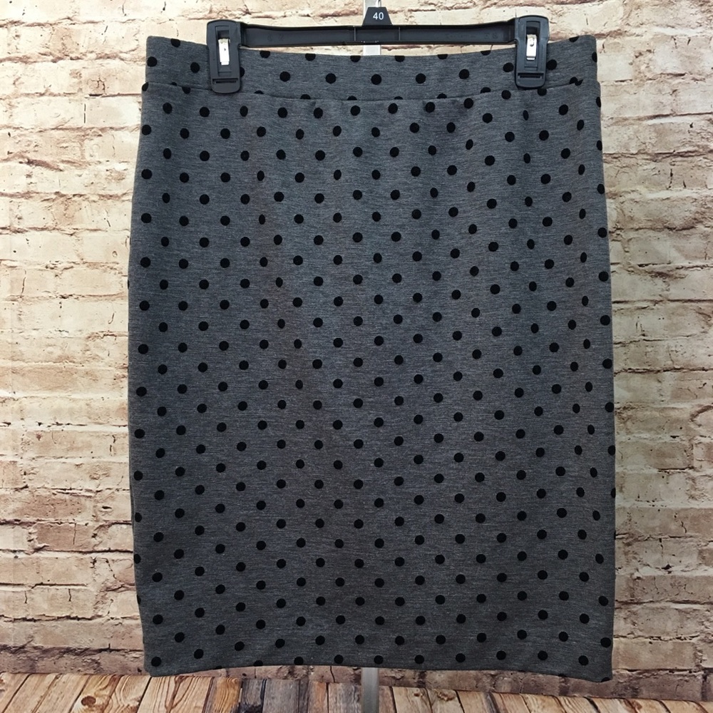 💥4/$20💥ELLE Gray  Skirt with Black Polka Dot’s