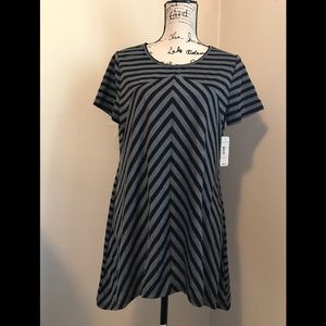✨BLACK & GRAY CHEVRON TUNIC TOP BNWT - L