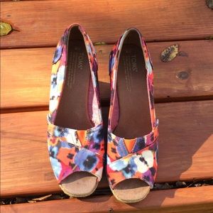 Toms flowered wedge
