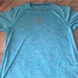 UA Run tshirt size XL. Looks brand new.