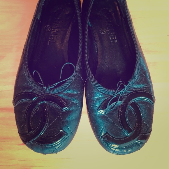 CHANEL Shoes - Black leather Chanel Ligne Cambon round-toe flats